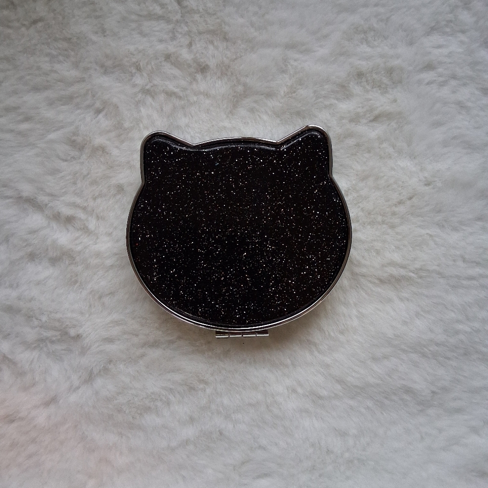 3/$15 ✂️ *NIP* Cat-Shaped Compact Mirror - Picture 3 of 3